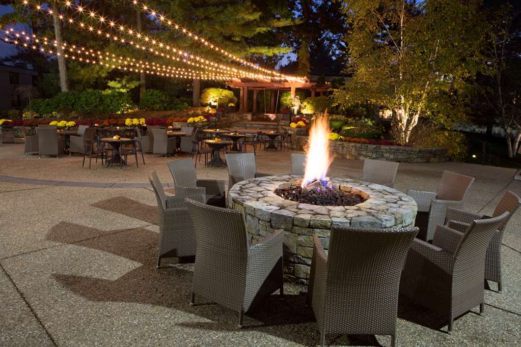 Doubletree By Hilton Hotel Boston - Bedford Glen Exterior foto